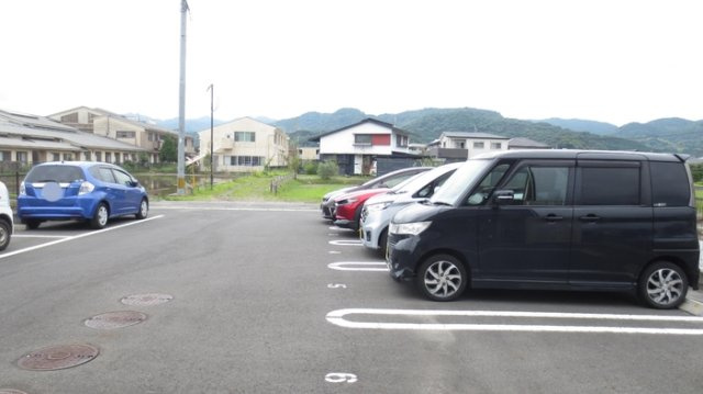 【駐車場】