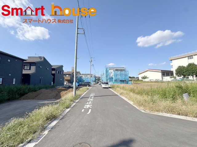 座間市ひばりが丘5丁目第1期の前面道路含む現地写真
