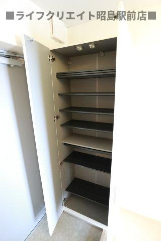ラフェリオ武蔵砂川の玄関