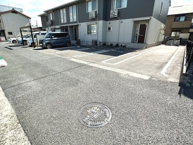 イーグル花田の駐車場
