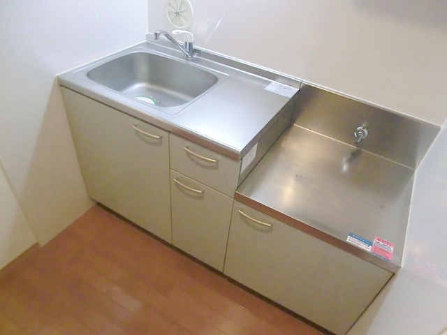 リトルズ篠崎のキッチン|２口コンロが置けるキッチンです。