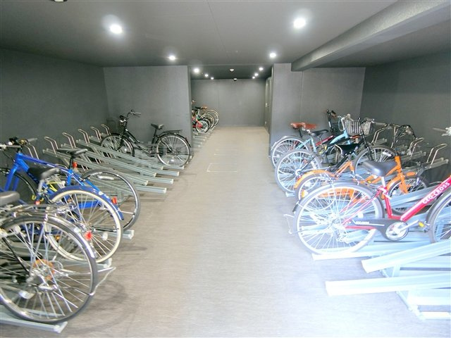 ロアール武蔵新田のその他共用部分|屋根付きラック式の駐輪場　空き状況等詳細はお問合せください。