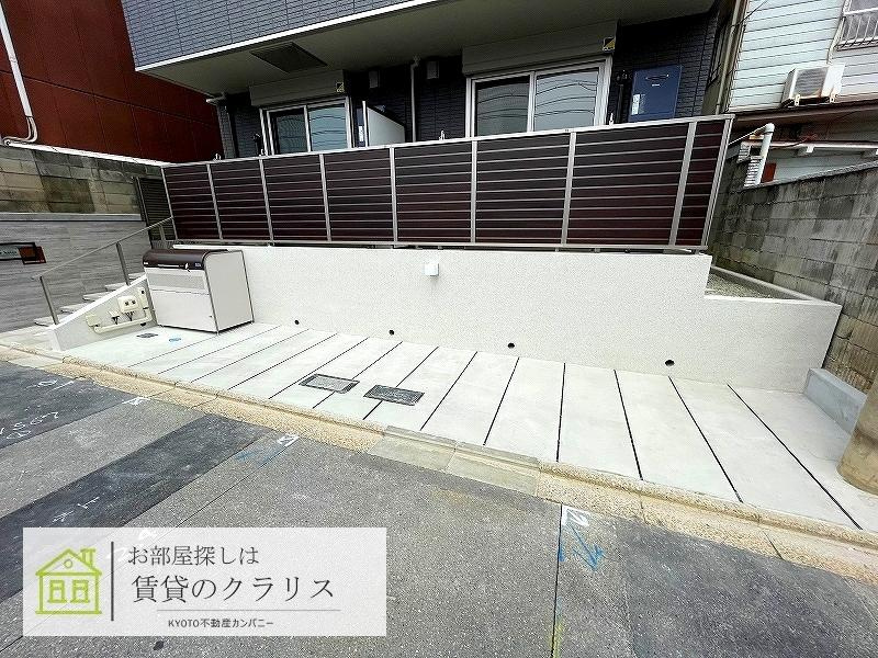 D-roomグレース西院の駐車場