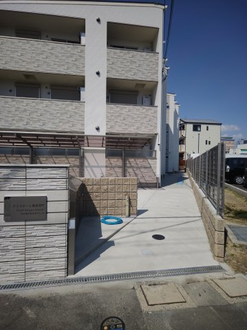 クリエオーレ雁屋西町のエントランス