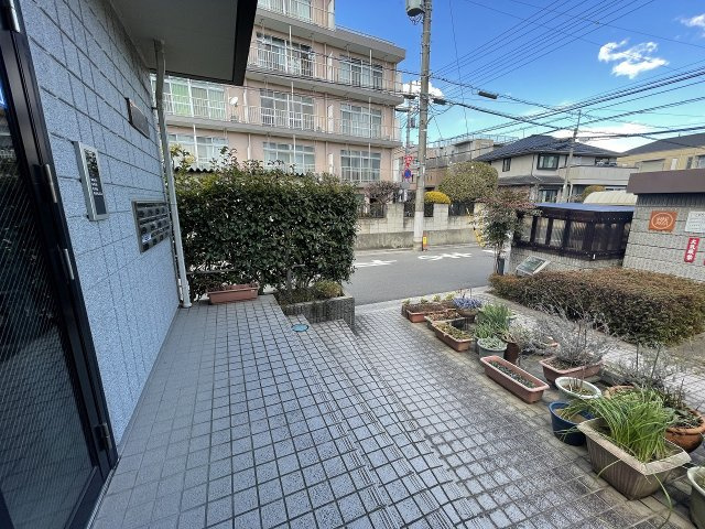 メゾン南浦和Ａステージのエントランス