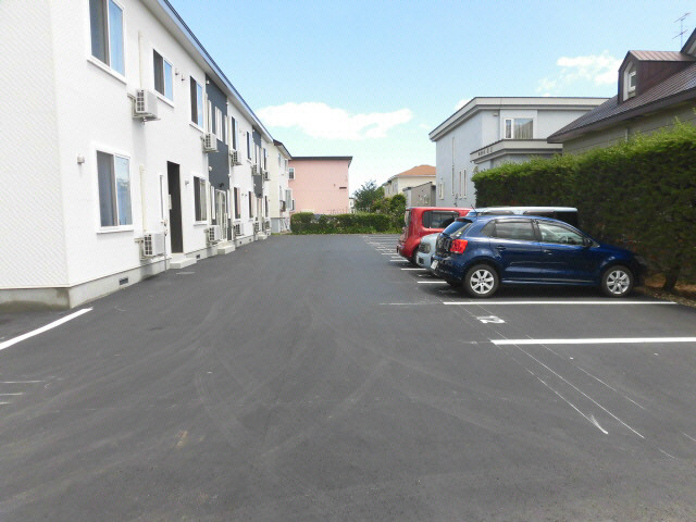 M-residenceの駐車場
