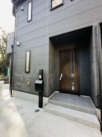 藤沢市稲荷　新築戸建ての玄関