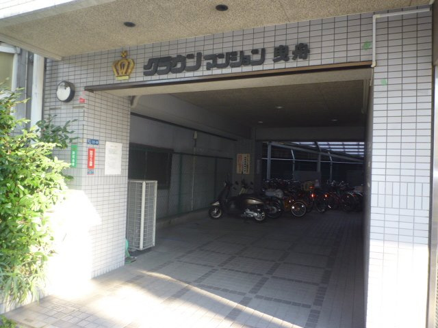 クラウンマンション曳舟のエントランス