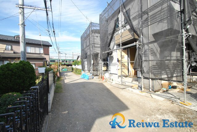 新築戸建　茅ヶ崎市共恵1丁目の前面道路含む現地写真