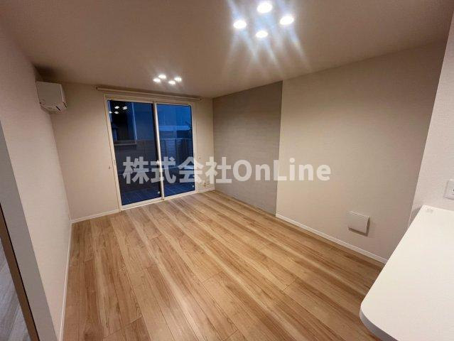 八尾市渋川町４丁目のアパートの居間・リビング