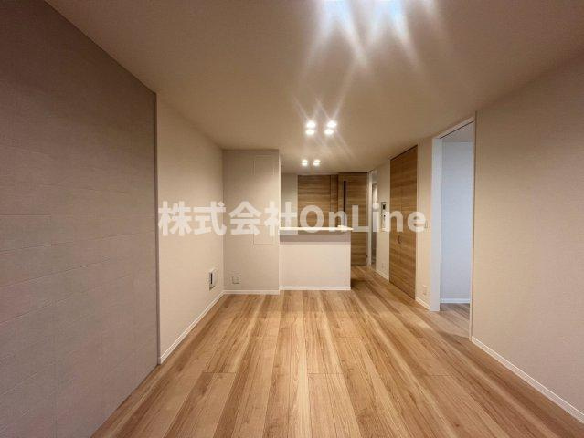 八尾市渋川町４丁目のアパートの居間・リビング