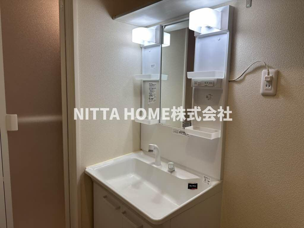 ガーデンスクエア　弐番館の洗面所|シャワー付きの洗面化粧台もありますよ♪