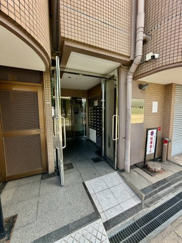 朝日プラザアクルス城東のエントランス