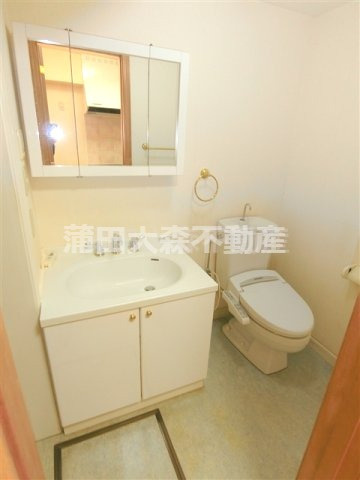 カーサロッサの洗面所|洗面所脱衣所　独立洗面台　温水暖房便座付きのトイレ