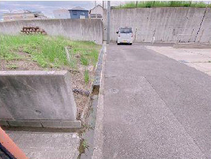 常滑市明和町５丁目　売り土地の前面道路含む現地写真