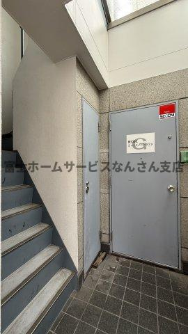 豊栄ビルの玄関