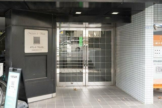 墨田区東向島４丁目の賃貸マンションのエントランス