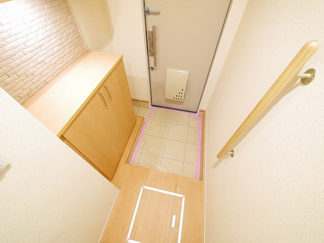 ラテール平城Ｂの玄関