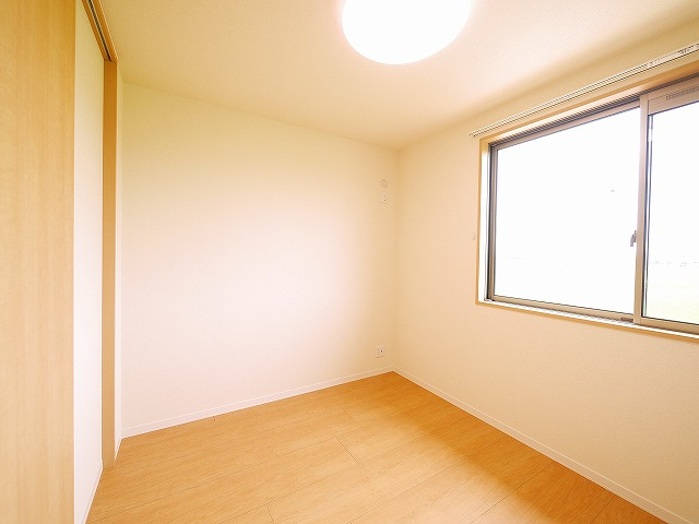 ラテール平城Ｂの洋室