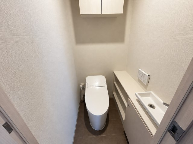 刈谷市大正町　マンションのトイレ|ウォシュレット機能付きの温水洗浄便座を完備しております！寒い冬もヒヤリとすることなく快適にご使用いただけます！