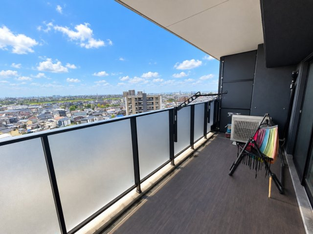 刈谷市大正町　マンションのバルコニー|日当たりの良いベランダは洋服や布団を干すことはもちろん！ 椅子を置けチルスペースとしても使用いただけます！
