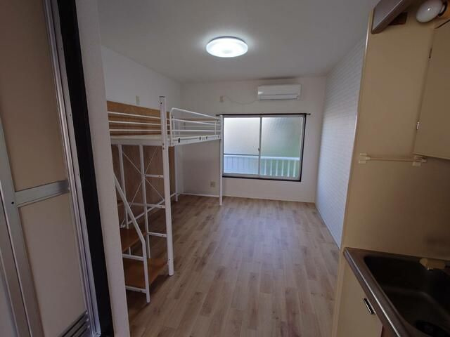 川崎市多摩区西生田５丁目のアパートの居間・リビング