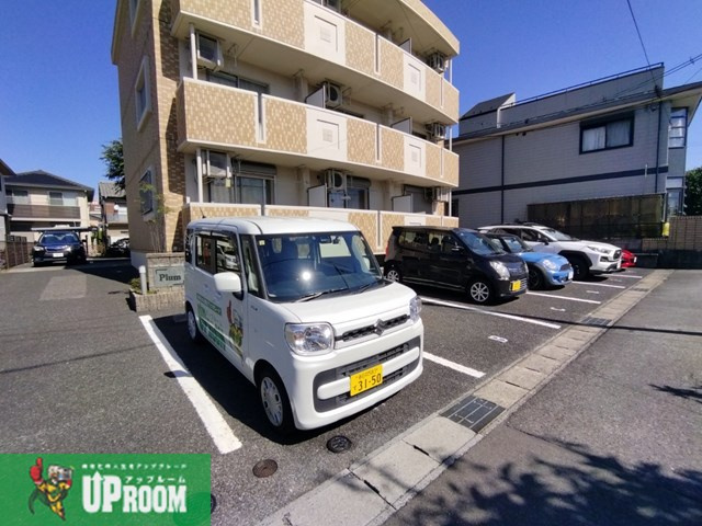 プラムの駐車場