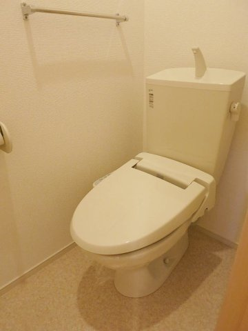 ベルソレイユＡのトイレ|落ち着いたトイレです