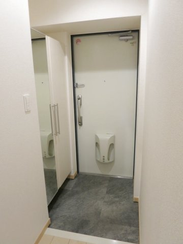 ローズパティオの玄関|収納もある玄関です