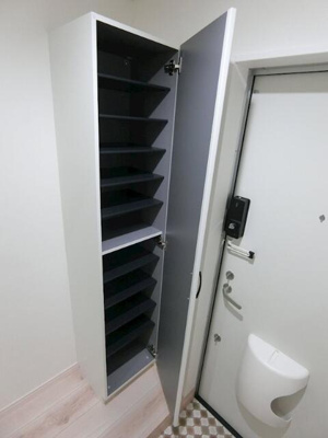【玄関】 | ハーミットクラブハウス長津田Ⅱ | シューズボックスは棚の高さが…