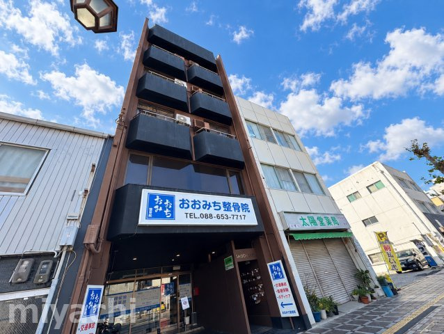 セゾンビルの外観
