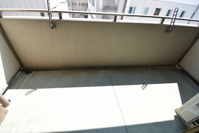 コーシン本町橋のバルコニー