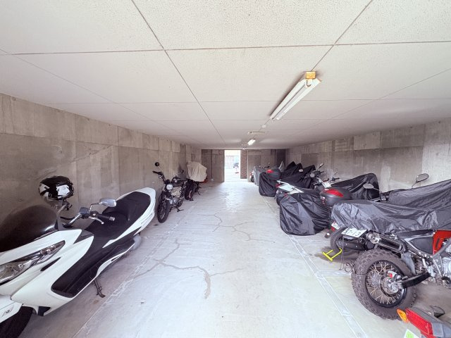 中古マンション  シャリエ三島松が丘の駐車場