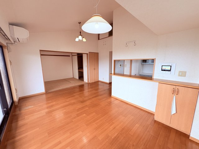 中古マンション  シャリエ三島松が丘の居間・リビング
