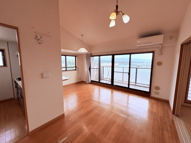 中古マンション  シャリエ三島松が丘の居間・リビング