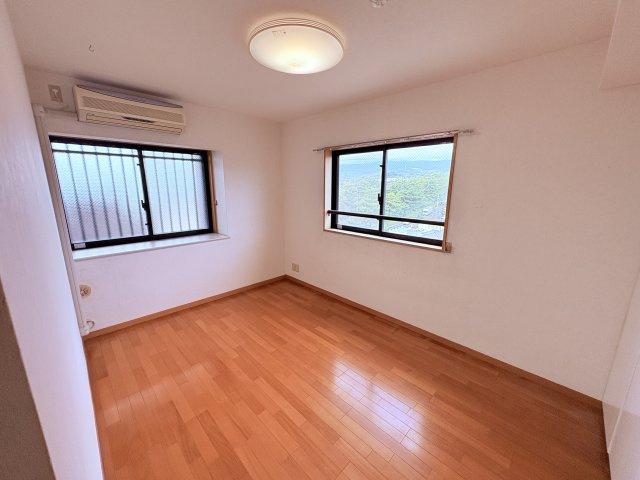 中古マンション  シャリエ三島松が丘の洋室