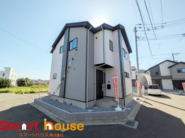 相模原市南区上鶴間本町７期の前面道路含む現地写真|閑静な住宅街に堂々登場！ナチュラルで温かみのある木目調の内装も魅力です。土日祝日即日ご案内可能です♪