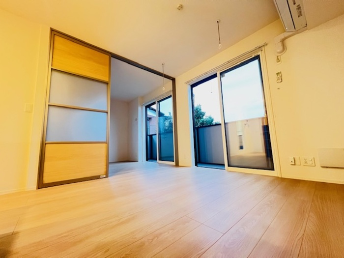 藤沢市本鵠沼５丁目のアパートの居間・リビング