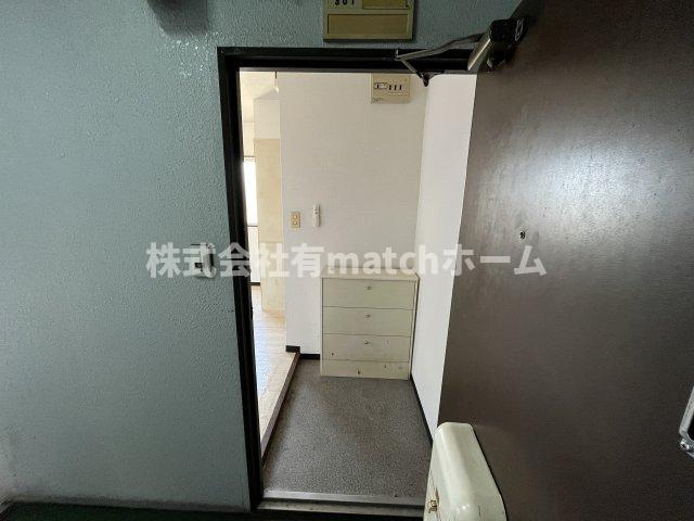 パーソナル20号館の玄関