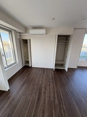 【居間・リビング】クレストコート旗の台 