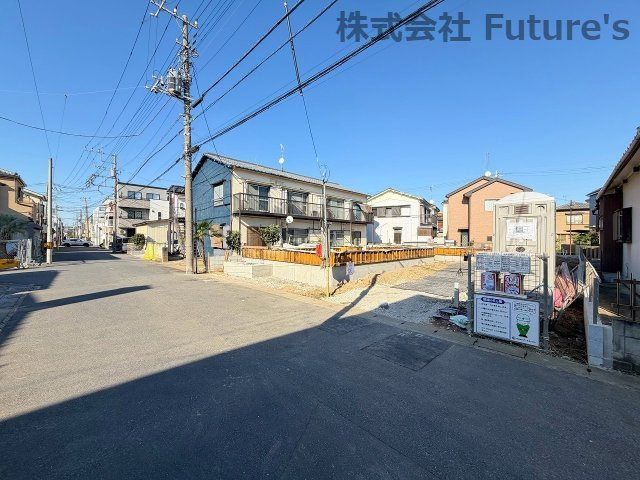 三郷市戸ケ崎　新築戸建　全2棟　1号棟の前面道路含む現地写真|前面道路含む現地写真です。