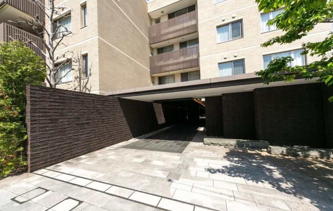 ガーデン高輪のエントランス|建物の内部です