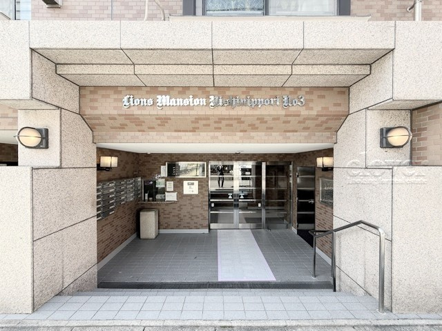 【エントランス】 | ライオンズマンション西日暮里第三 | マンションの「顔」ともいうべきエントランス部分です。～即日のご見学可能～　お問合せはお気軽に。