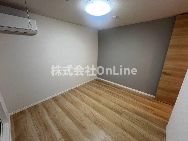 八尾市渋川町４丁目のアパートの洋室