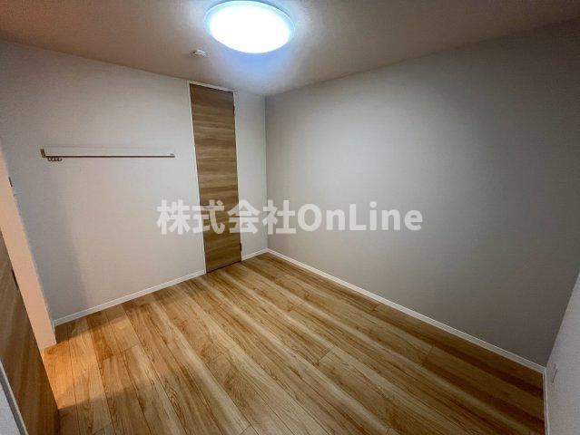八尾市渋川町４丁目のアパートの寝室