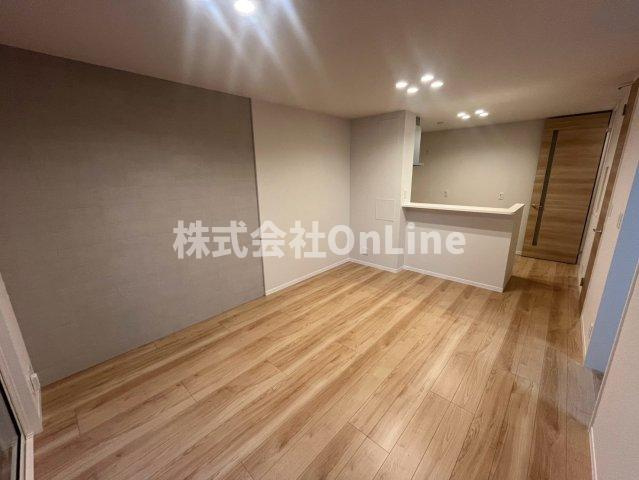 八尾市渋川町４丁目のアパートの居間・リビング