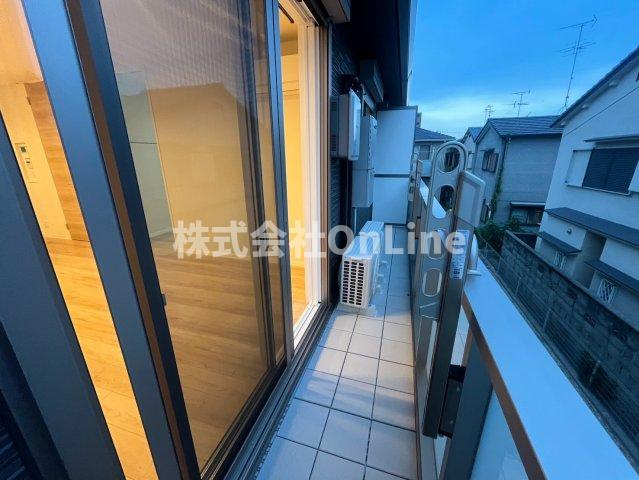 八尾市渋川町４丁目のアパートのバルコニー