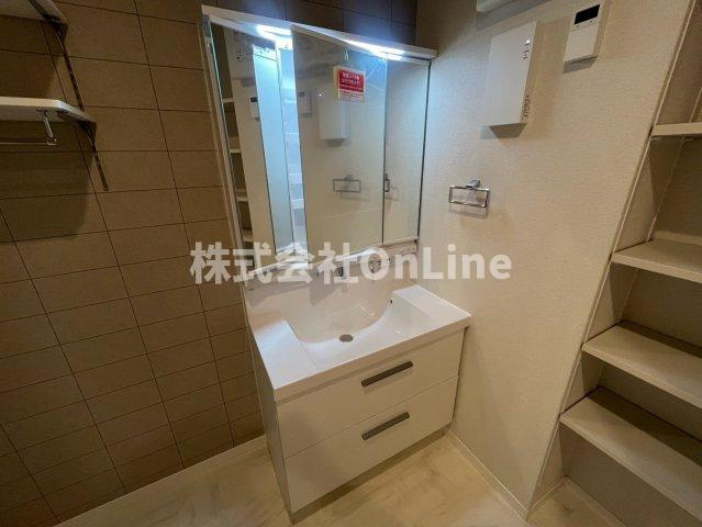 八尾市渋川町４丁目のアパートの独立洗面台
