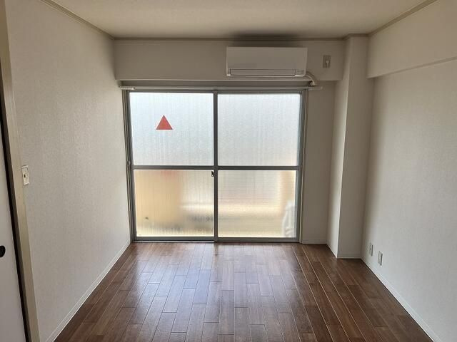 ソフト第一河辺マンションの居間・リビング