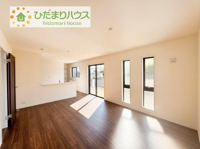 【居間・リビング】 | 第1土浦市中高津　新築戸建 | お子様が元気に遊べる広々としたリビングです！